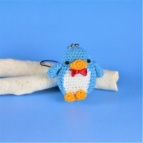 海の生き物　編みぐるみストラップ　ペンギン①　ブルー