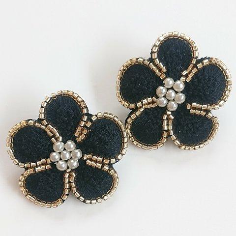 fleur noire フルールノワール刺繍ピアス(ゴールド)イヤリングに変更可