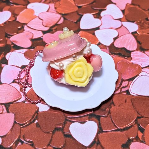 イチゴクリームとホワイトチョコローズのハートトゥンカロン