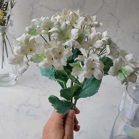 布花の産地直送の花屋さん　正絹の白い紫陽花3本組