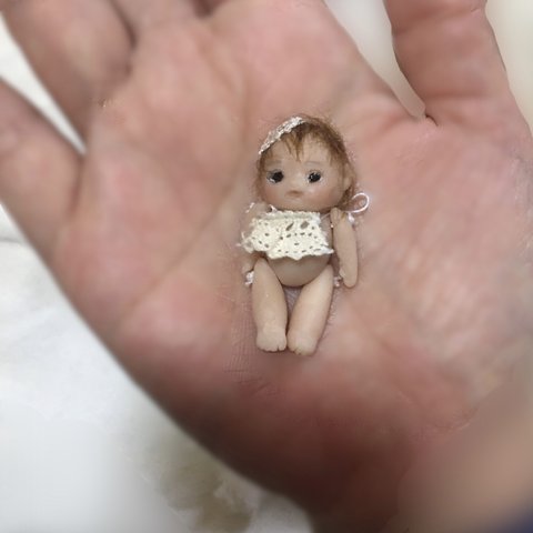 ❁⃘*.ﾟミニチュア 4センチのお人形