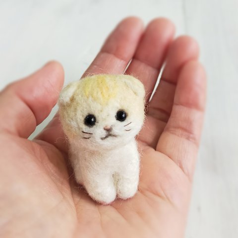 受注制作　小さな子猫　折れ耳クリーム　羊毛フェルト　スコティッシュフォールド