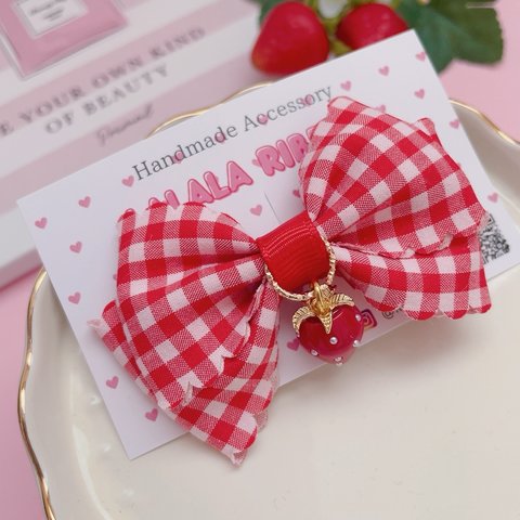 strawberry♡ ギンガムチェック　スカラップ　リボン　ガーリー　ハンドメイド　ヘアクリップ　