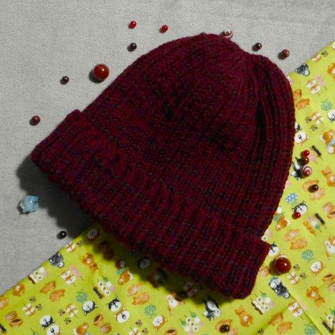 中細赤黒マーブルとパープル糸の手編み帽子(各所ブラウン、ワインカラーとの２本組)