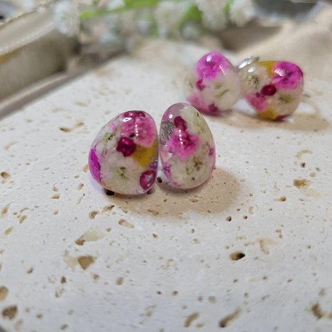 ピアス　Spring　イヤリング　変更可能　ピンク　小粒　花　レジン　レジンピアス