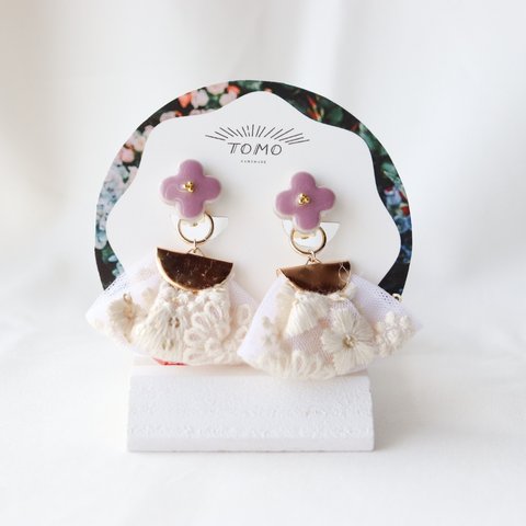 no.105 お花 タイル インド刺繍 リボン ♡ 紫×ホワイト　イヤリング