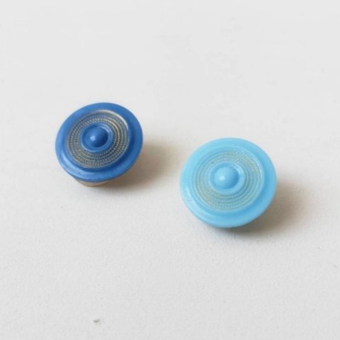 青と水色のヴィンテージガラスボタンのイヤリング