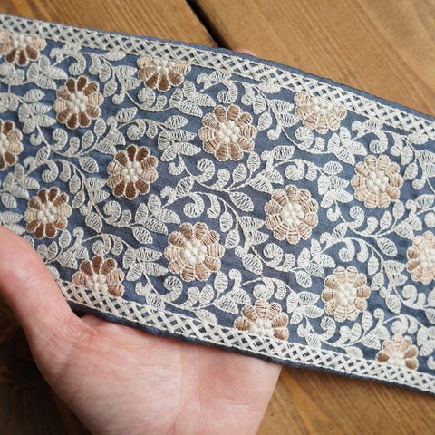 インド刺繍リボン　【1mカット済み】幅広　シルク　刺繍リボン   【ジェイブルー】