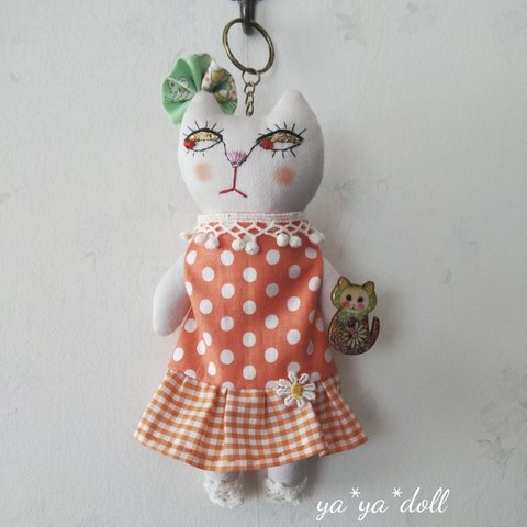 猫人形　チャーム　オレンジ　ya*ya*doll アクセサリー　インテリア雑貨　猫雑貨