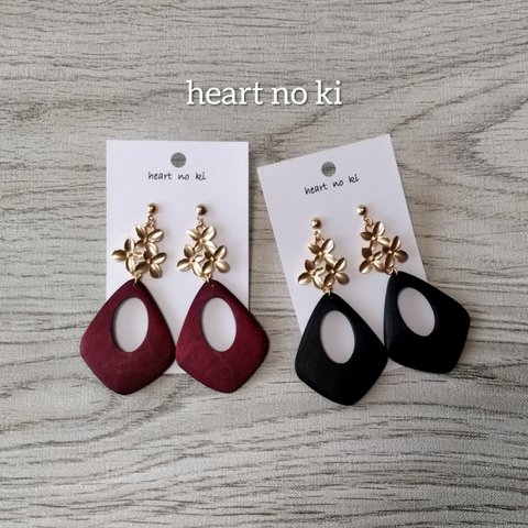 【SALE】フラワー×ウッドピアス②ブラック