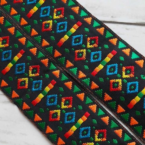 チロリアンテープ　刺繍