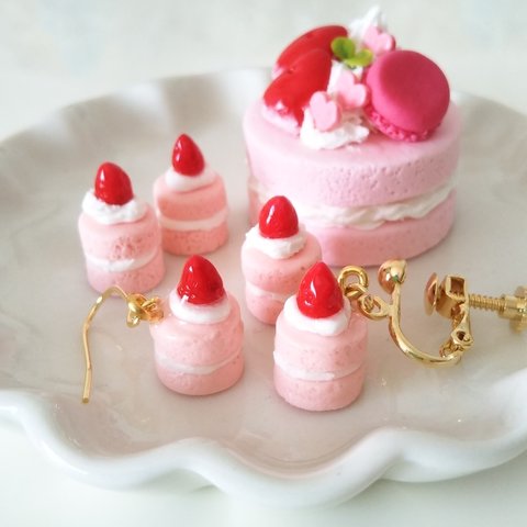 ピンクが可愛い♡いちごのケーキ イヤリング♡ピアス