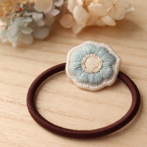 /刺繍/水色花のヘアゴム（大人向け）