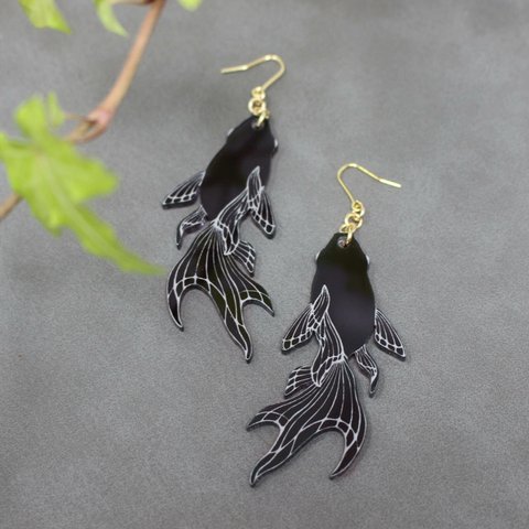 黒い金魚のピアス/イヤリング ＊ サマーアクセサリー