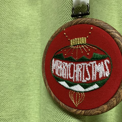 クリスマスオーナメントの刺繍飾り