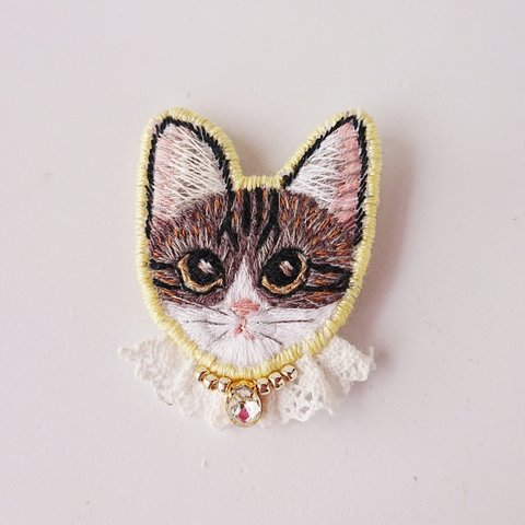 【絆グッズ】うちの子といつも一緒にいたい飼い主様へ☆１点もの手刺繍マイキャットブローチ♡サバシロさん