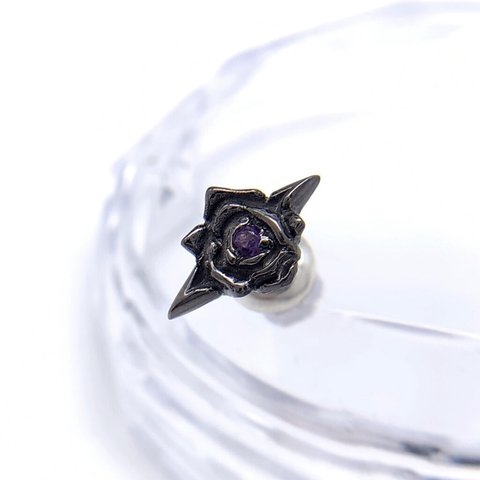 黒薔薇ピアス アメジスト/シルバー925 片耳用/セカンドピアス つけっぱなし/V系 パンクロック/ヴァンパイア 地雷系/シルバーアクセサリー メンズ アクセサリー/ゴシック 男性へのプレゼント