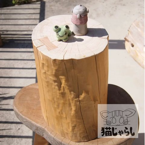 【一点物！】【値下げ】際立つ存在感！ ヒノキ丸太台  無垢材 飾り台  花台  サイドテーブル  チギリ１個入り！  