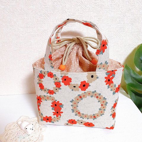 ＊保冷保温＊ ランチバッグ♡巾着・持ち手付き♡生成地に花柄リース🌼ふんわりキルト芯入り・小さめ