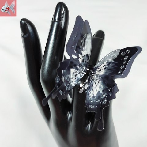 ◆黒い蝶の立体リング①
