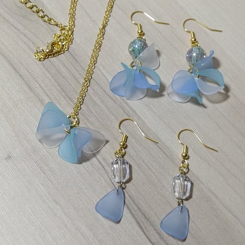 花弁のネックレスとピアス