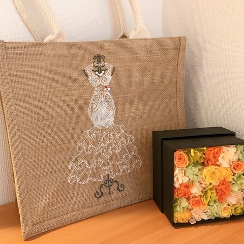 【当店1番人気⭐️受注制作】オーダー刺繍✳︎刺繍ジュートバッグ＊サマーバッグ✳︎エコバッグ✳︎名入れ刺繍✳︎ドレス✳︎ウェディングアイテムにも