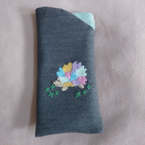 ダーニング刺繍 ハリネズミのメガネケース