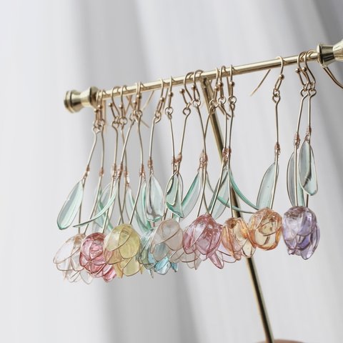 イヤリング 花 白 - ピアスの人気通販 | minne 国内最大級の イヤリング 花 白 - ピアスの人気通販 | minne 国内最大級の