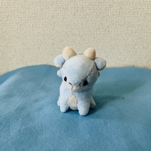 プチおすわりドラゴンのぬいぐるみ（ライトブルー）