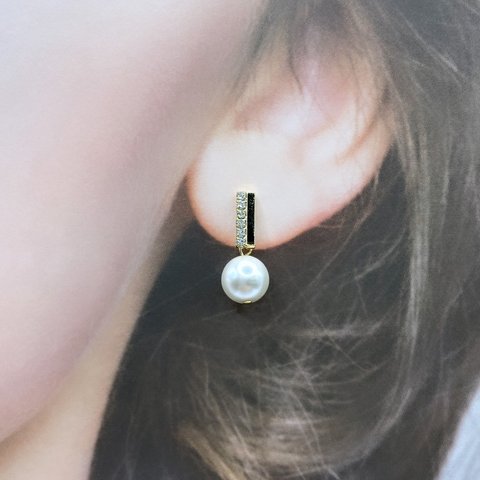 母の日 ギフト 8mm パール ラインストーン ゴールド ピアス #820　春　プレゼント　結婚式　入学式　卒業式　パーティー　女子会　デート　揺れる　ウエディング　夏　お出かけ　秋　お呼ばれ　冬