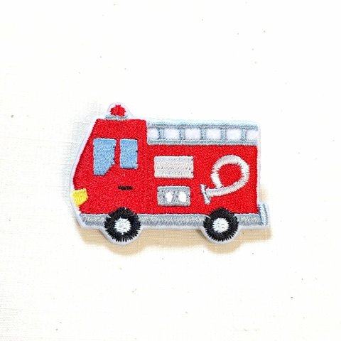 刺繍ブローチ　「消防車」