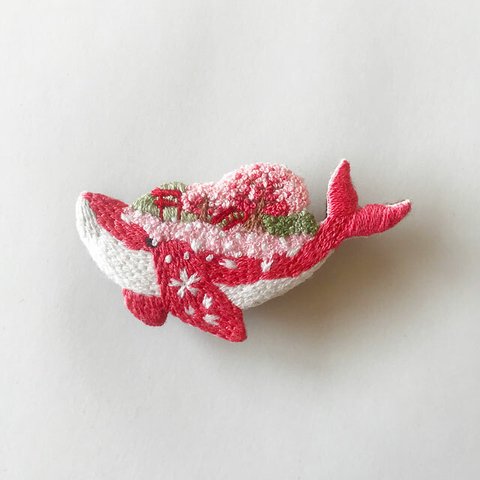 【受注製作】刺繍ブローチ「クジランド・お花見ver.2022」