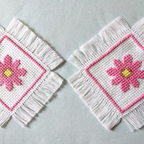 お花の刺繍コースター2枚組