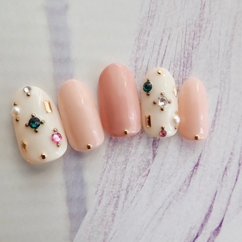 elegant bijou nail