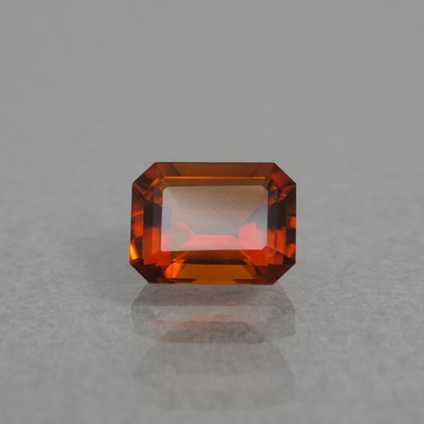 限られた地域だけの色　赤に近い色　質が高いからこそのステップカット　マディラシトリン 1.57ct[ass-322]