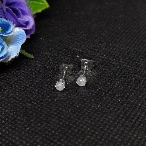 ♡幸運を呼ぶ♡リビアングラスピアス♡つけっぱなし　セカンドピアスにも♡3mm♡