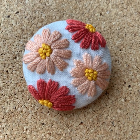 刺繍ブローチ　コスモス