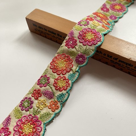 約4.5cm幅/刺繍リボン/ライトベージュ/スカラップ/花柄/カラフル