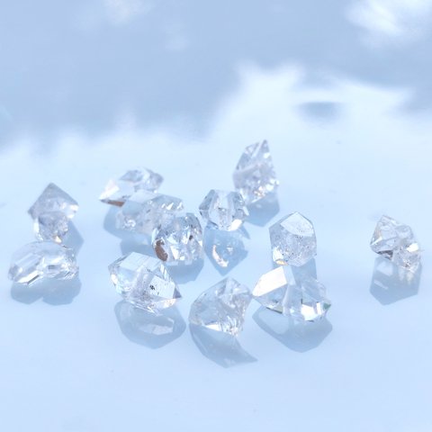 ハーキマーダイヤモンド7〜8mm  AAA ⁺ラフカット クリア４粒