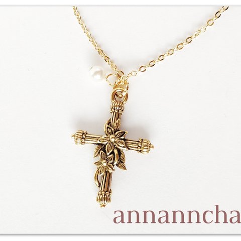 【花の絡まる十字架　のネックレス】ゴールド　クロス　キリスト　イエス