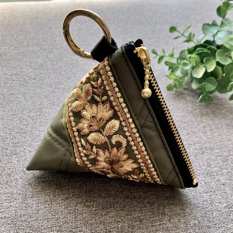 インド刺繍リボン　テトラポーチNo.1