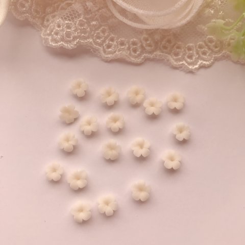 小さな花 小花 ネイルサイズ  ホワイト　レジン　材料5