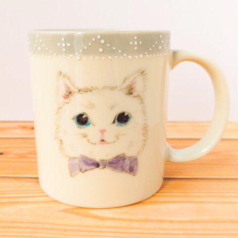 紫リボンの白猫さん　手描きマグカップ　グレー