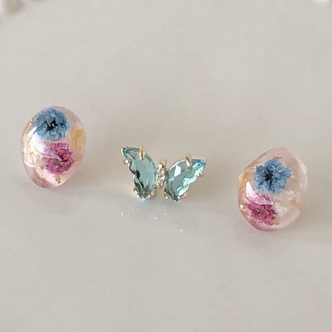 ちょうちょ🦋と小さな石ころ レジン フラワー ピアス