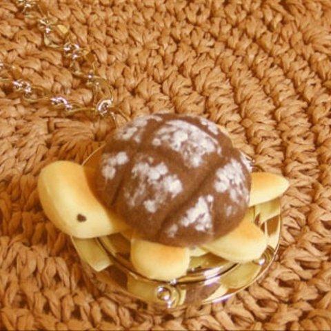 チョコメロンパンかめさんのバッグハンガー