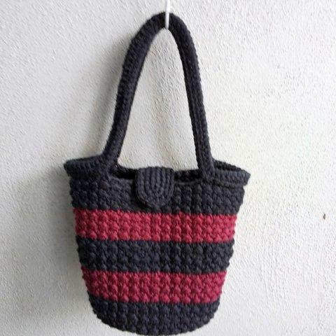 【感謝セール】模様編みクリムゾンレッド＆ダークネイビー毛糸のかごバッグ