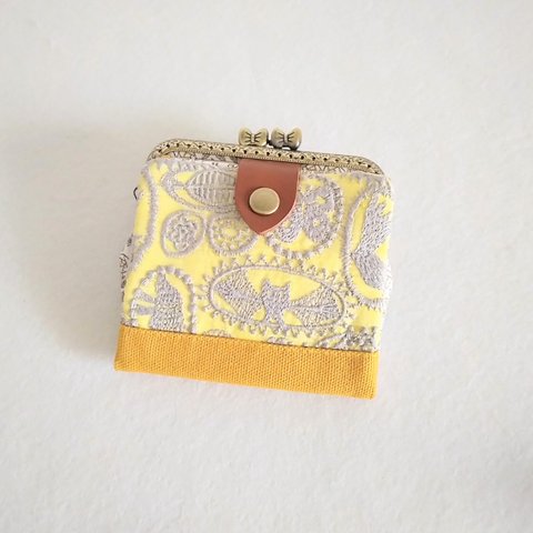 軽くてコンパクトな財布！ミナペルホネン jungle relief(yellow) リボンがま口二つ折り財布