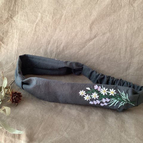 ヘアバンド　花束の刺繍