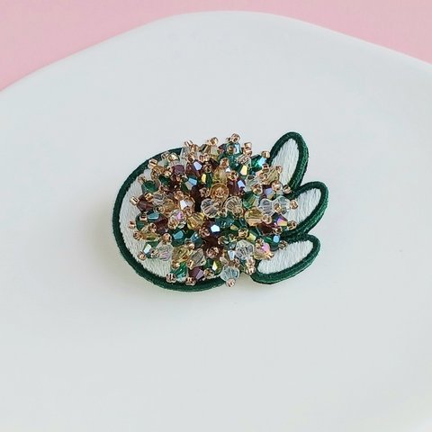 刺繍ブローチ　C-537-B