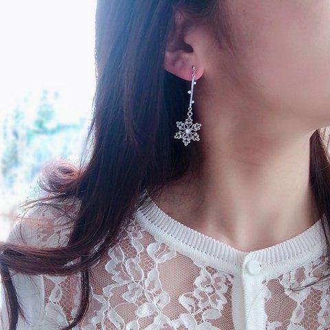 冬の煌めき Snow Silver Earrings  イヤリング　樹脂イヤリング　樹脂ノンホールピアス　R&y117